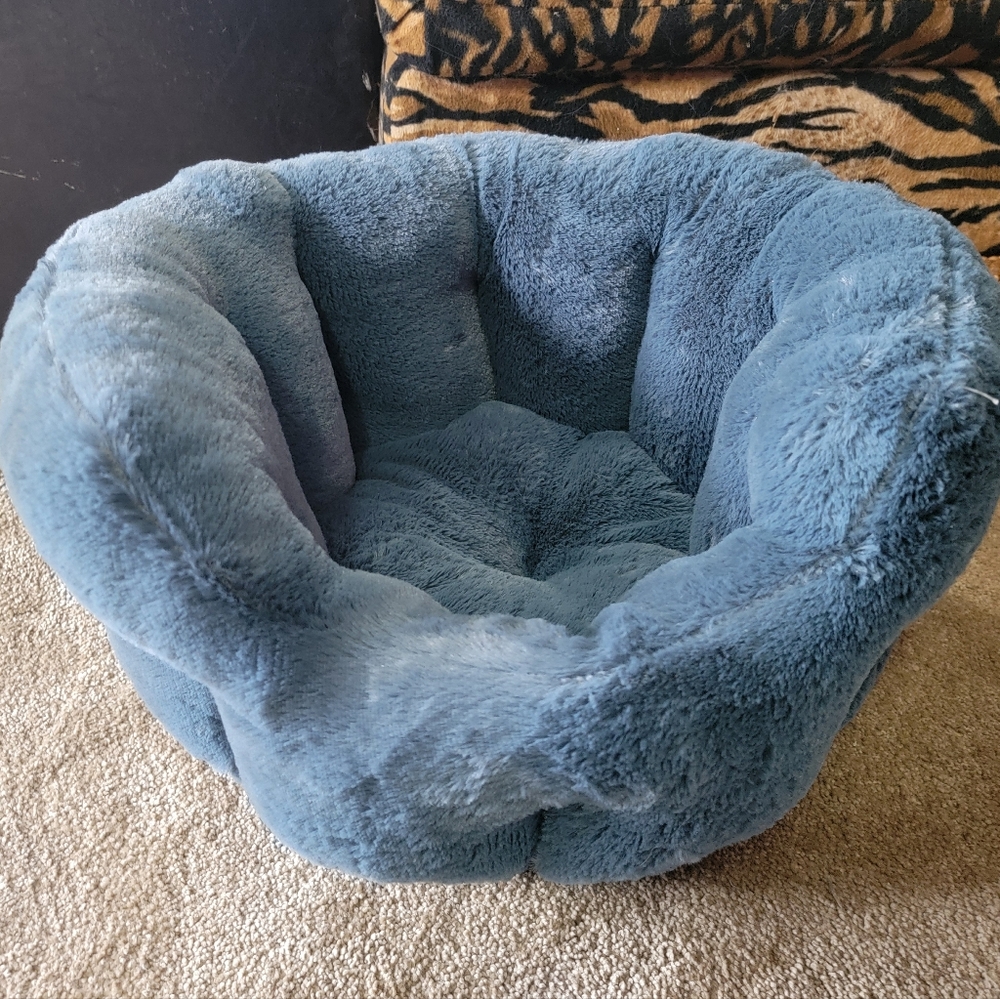 Pet Bed Blue Dog Or Cat Sm. 16×16 New.